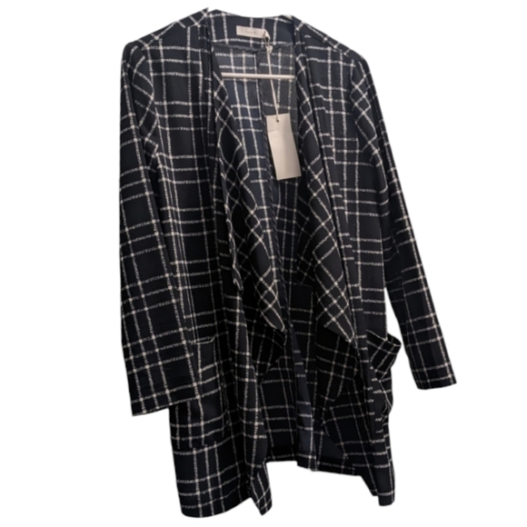 Lush Tops - 🆕 Lush Black & White 100% Polyester Top S